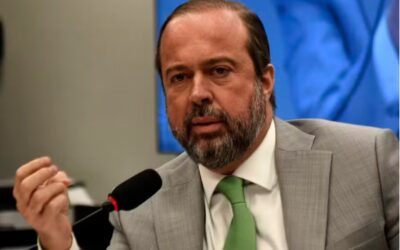 Queda de preço dos combustíveis pode ser oportunidade para Brasil com tarifaço, diz Silveira