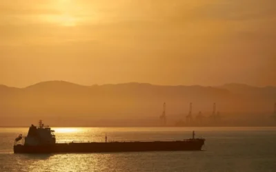 Petróleo fecha em queda com desdobramentos das negociações EUA-Irã no Oriente Médio