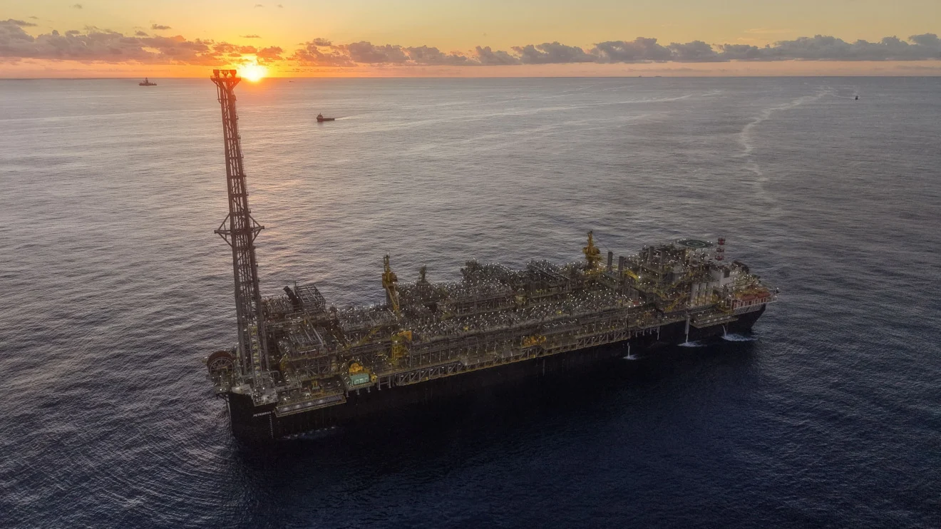 Navio-plataforma-FPSO-P-79-e-a-oitava-plataforma-em-operacao-no-campo-de-Buzios-na-bacia-de-Santos-Foto-Agencia-Petrobras-1320x742